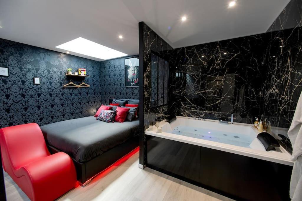 * Love Room Jacuzzi * Aubie-et-Espessas Exterior photo